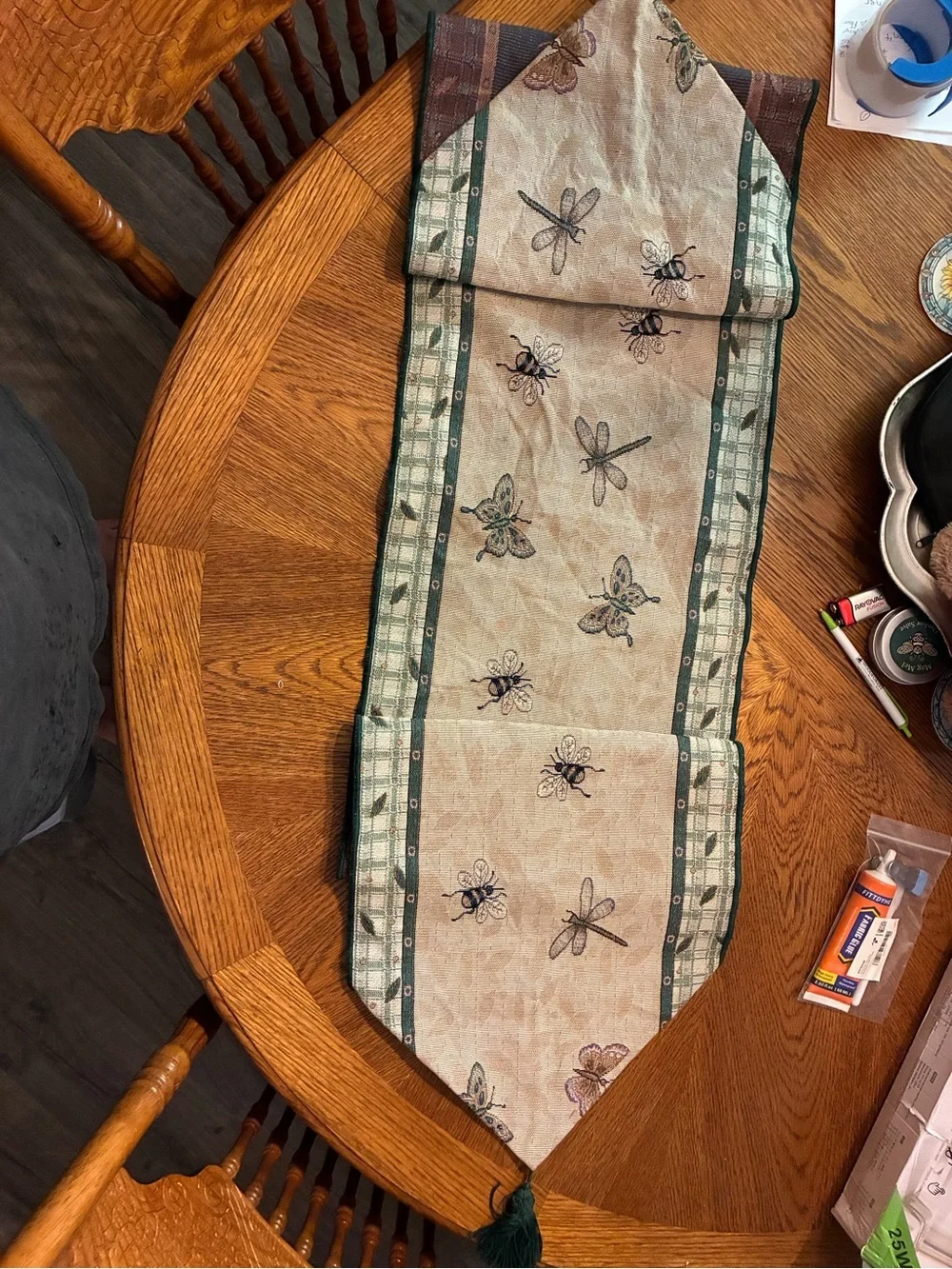 Pfaltzgraff Beige Table Runner with Green Border and Insect Motifs